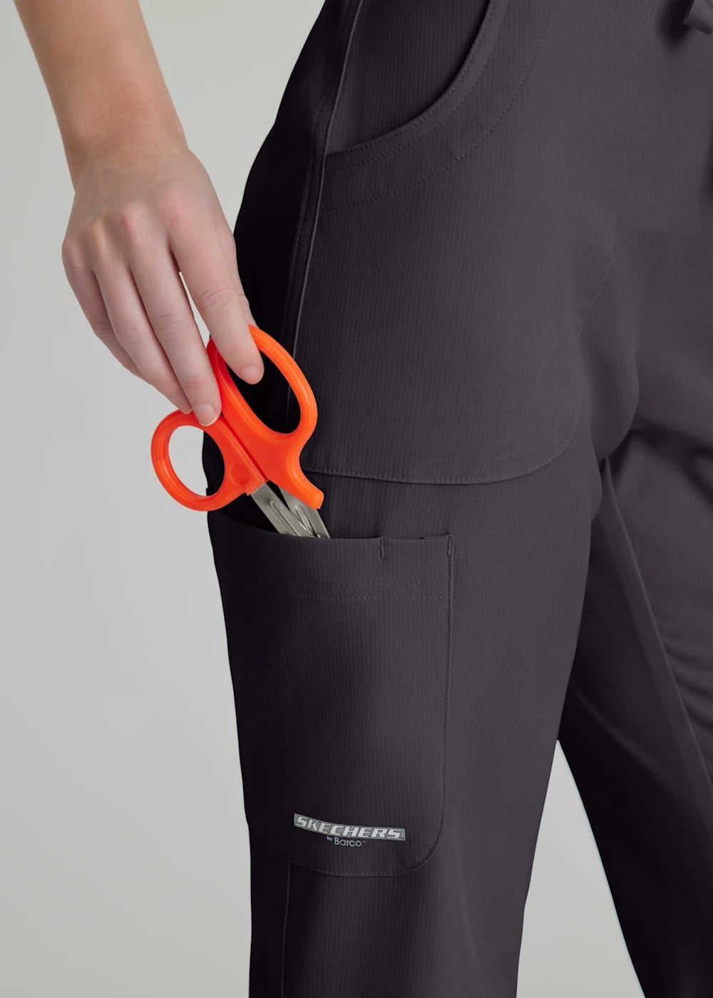 Pantalón cargo skechers pewter