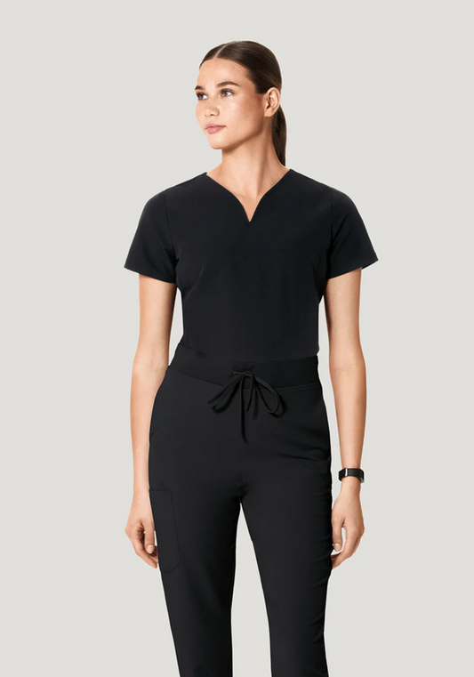 Top black con escote en V curvo